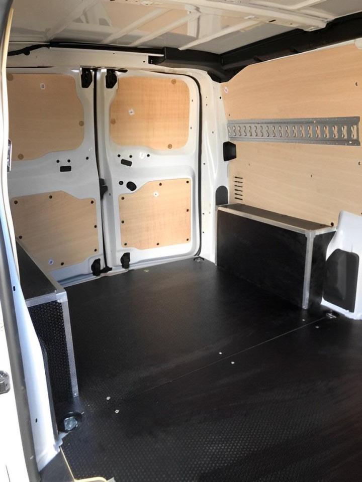 Installation de kits d'habillage bois et étagères, Avignon